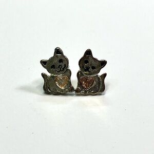 adorable silver cat stud earrings with gold heart!